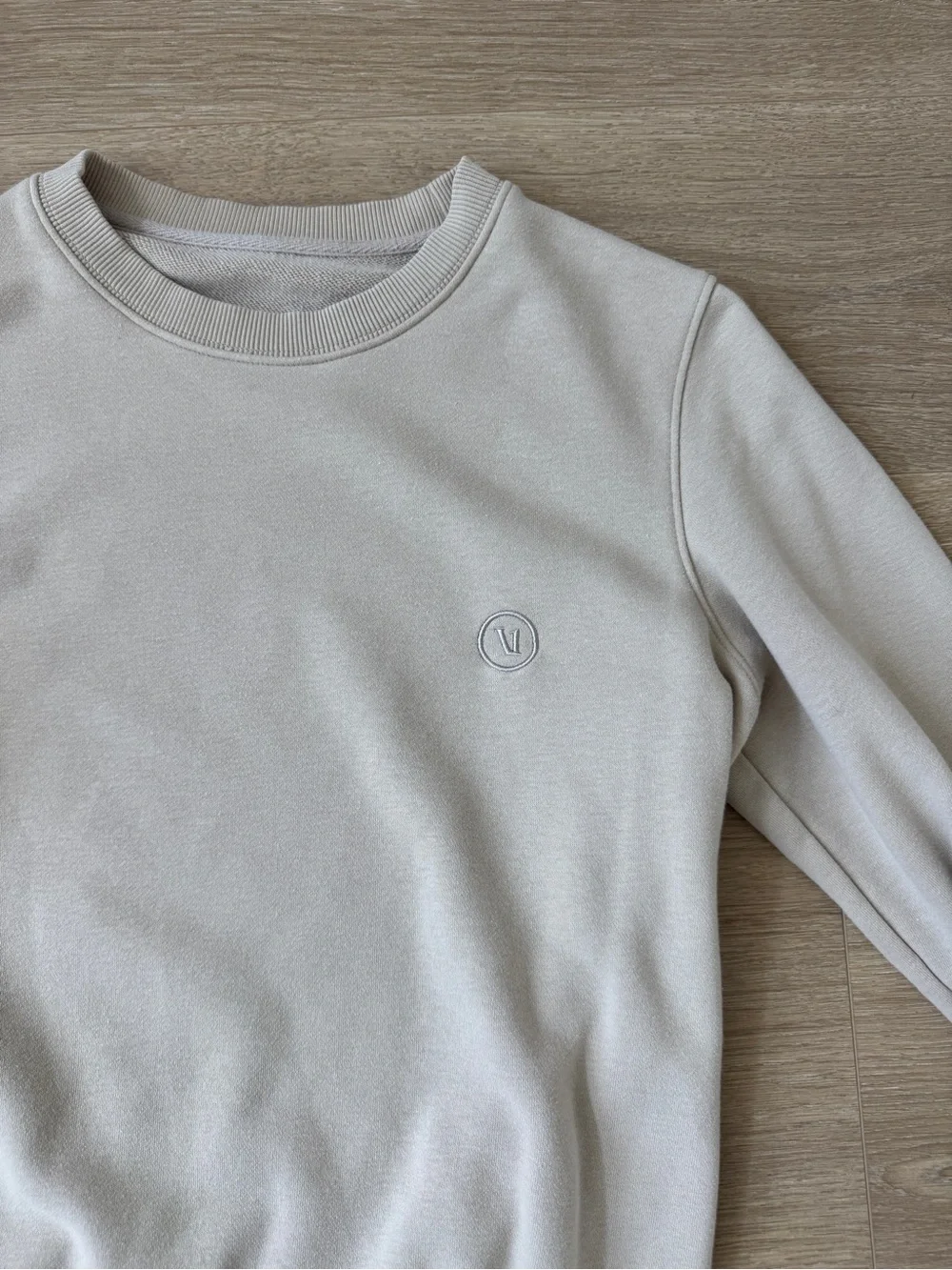 Vuori Men’s Beige Crewneck Sweater